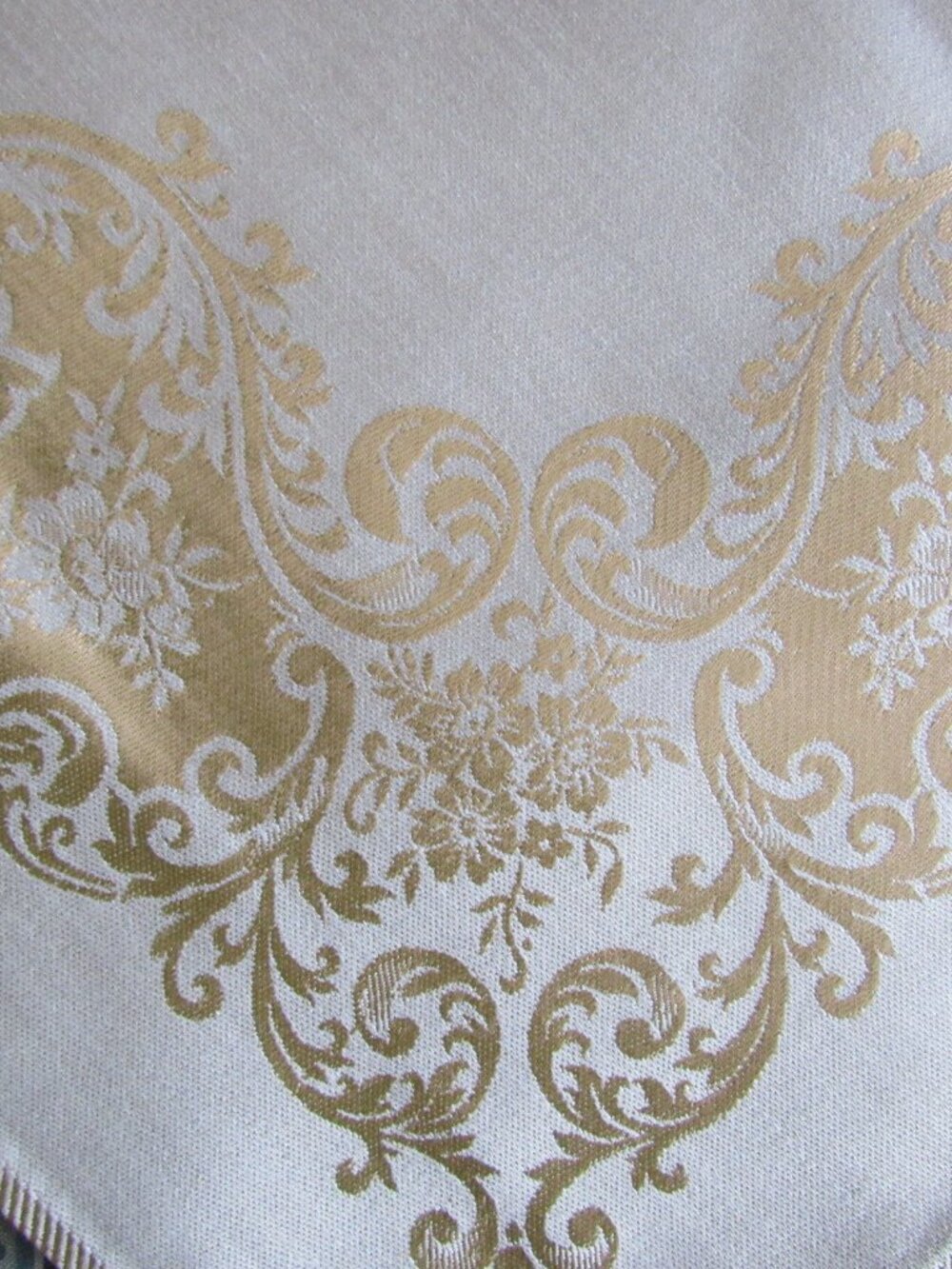 Set of 8 Gold and Beige Tone Napkins 18" X 18"